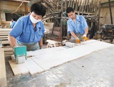 使用環(huán)保漆也是家具工廠升級的一個重要環(huán)節(jié)。